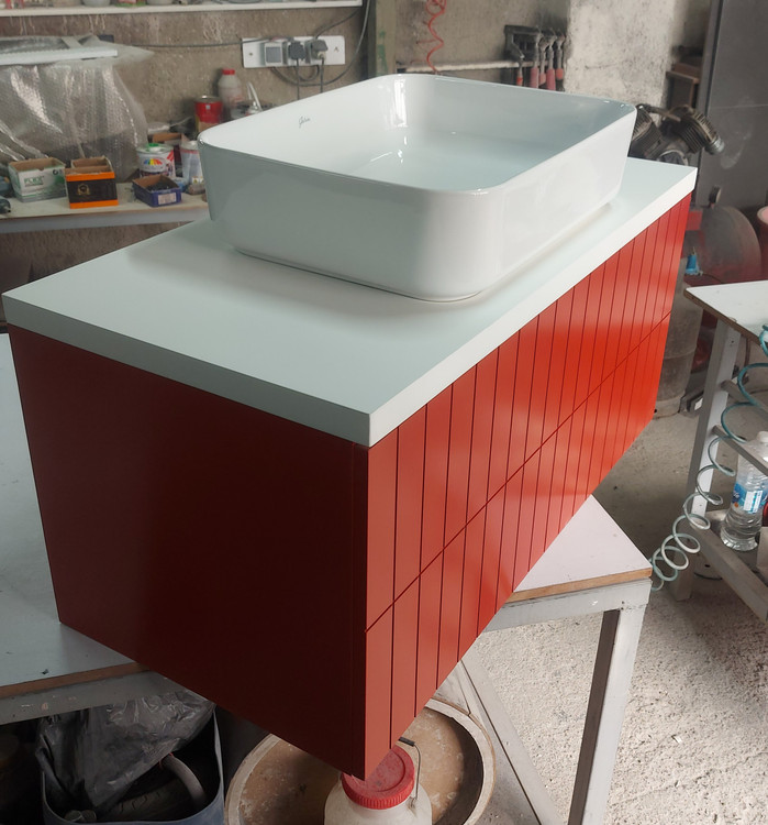 روشویی دیواری مدرن پرسلانی قرمز رنگ